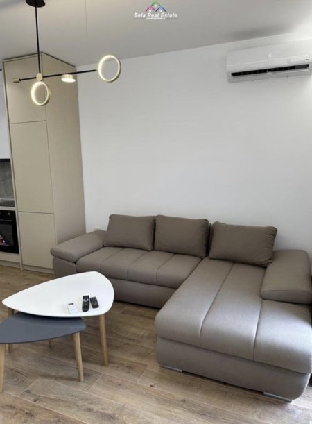 Tirane, jepet me qera apartament 1+1+Ballkon Kati 4, 64 m² (Fusha E Aviacionit)