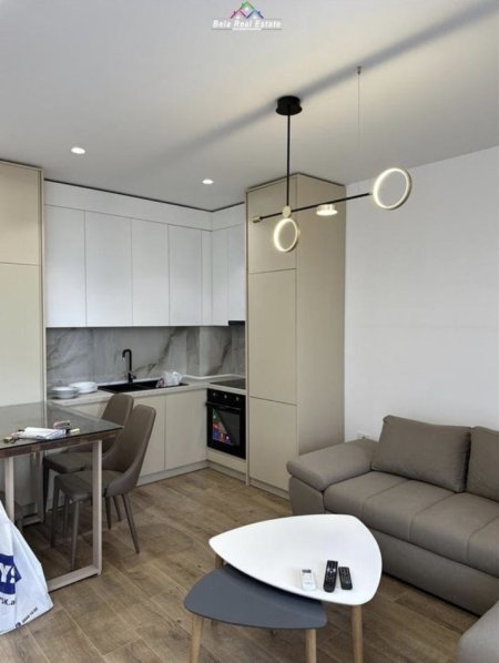 Tirane, jepet me qera apartament 1+1+Ballkon Kati 4, 64 m² (Fusha E Aviacionit)