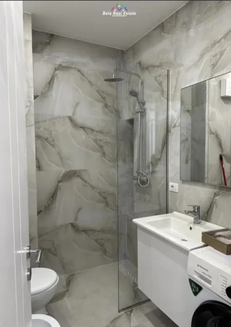 Tirane, jepet me qera apartament 1+1+Ballkon Kati 4, 64 m² (Fusha E Aviacionit)