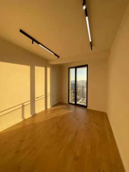 Tirane, jepet me qera zyre Kati 11, 93 m² 1.000 € (Golden Tower)