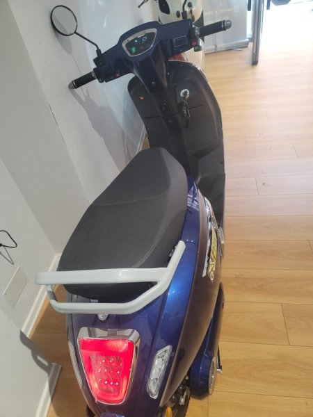 Tirane, shes motor Motorr elektrik , e kuqe 1.100 €