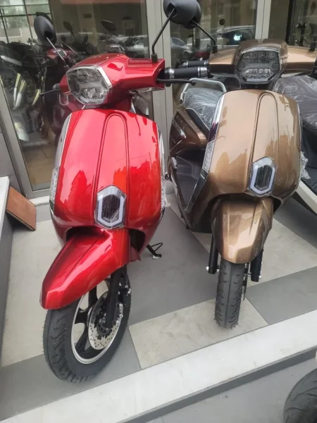 Tirane, shes motor Motorr elektrik , e kuqe 1.100 €