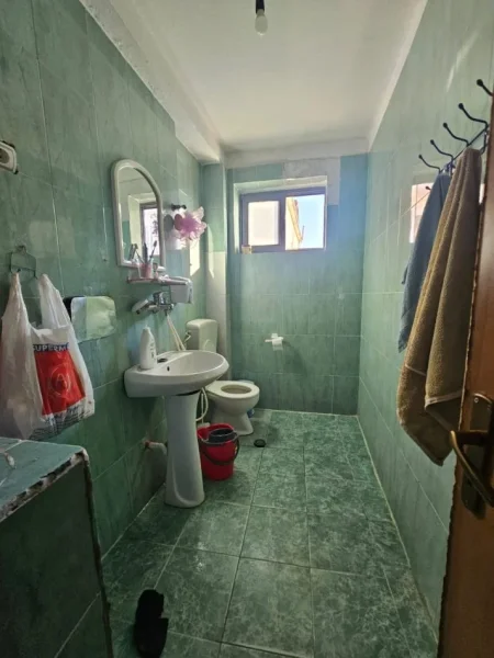 Tirane, shitet apartament 1+1 Kati 4, 51 m² 77.000 € (Përballë Shkollës “Bajram Curri”)