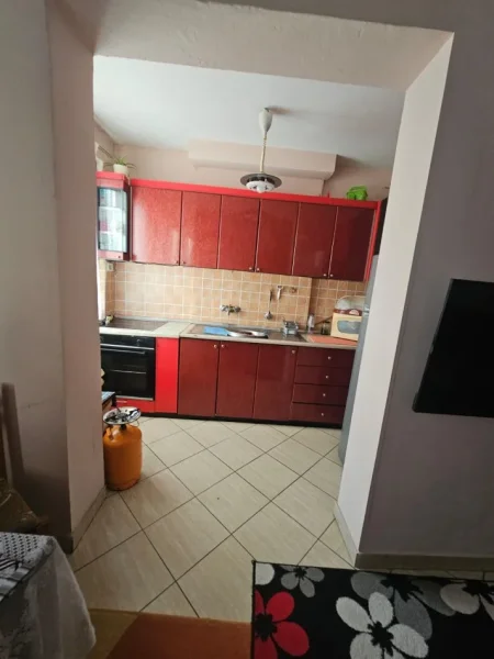 Tirane, shitet apartament 1+1 Kati 4, 51 m² 77.000 € (Përballë Shkollës “Bajram Curri”)