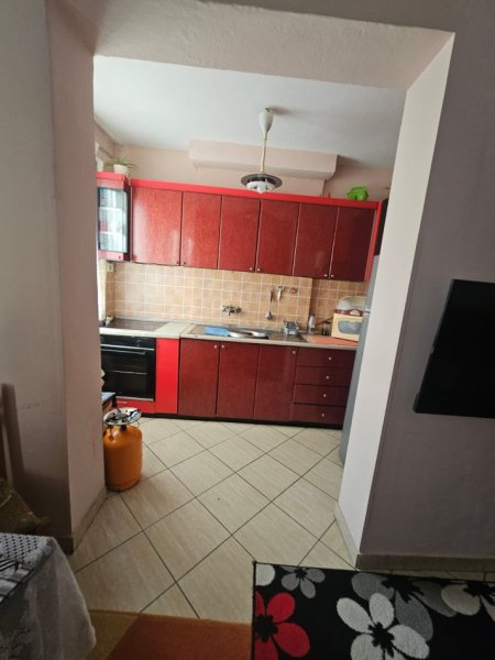 Tirane, shitet apartament 1+1 Kati 4, 51 m² 77.000 € (Përballë Shkollës “Bajram Curri”)