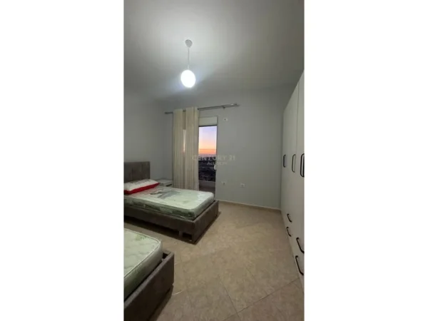 Tirane, jap me qera apartament 3+1+Ballkon Kati 5, 93 m² 550 € (Kodra e Priftit)