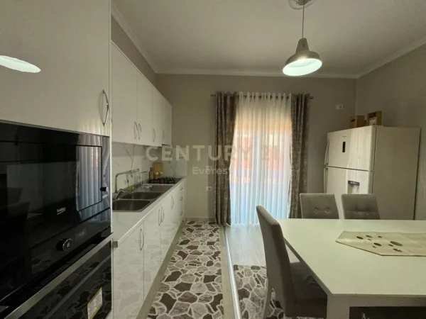 Tirane, jepet me qera apartament 2+1 Kati 2, 105 m² 600 € (Vilat Gjermane)