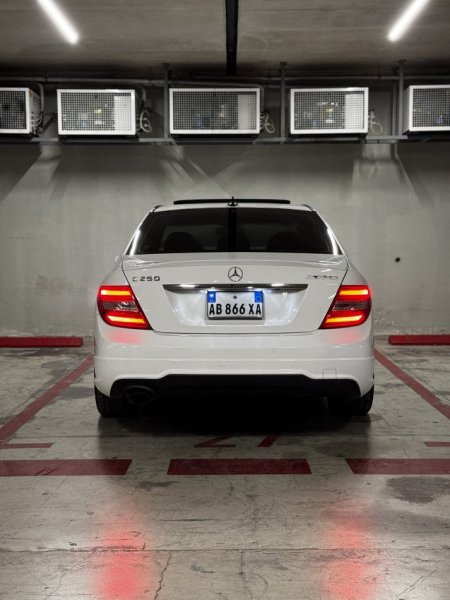 Tirane, shitet makine C250 1.8 EVO TURBO, C Class Benz Mercedes (TELEFONON PER CMIMIN) Benzin, e bardhë automatik Klima 220.000 km