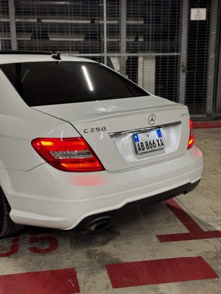 Tirane, shitet makine C250 1.8 EVO TURBO, C Class Benz Mercedes (TELEFONON PER CMIMIN) Benzin, e bardhë automatik Klima 220.000 km