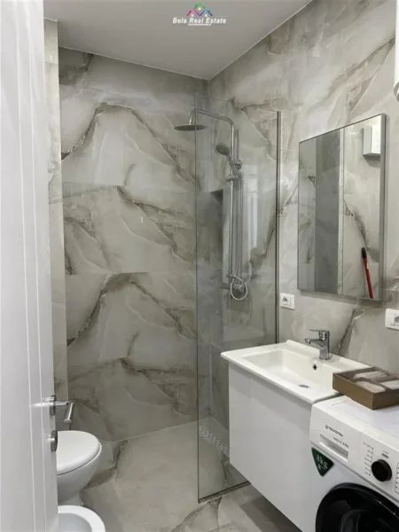 Tirane, jepet me qera apartament 1+1 Kati 4, 64 m² 550 € (Tek ish Fusha e Aviacionit)