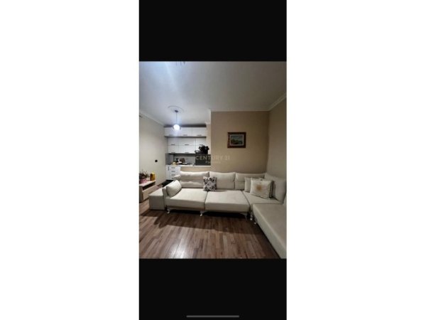 Tirane, jepet me qera apartament 1+1 Kati 2, 65 m² 300 € (Fresk)