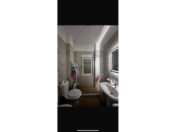 Tirane, jepet me qera apartament 1+1 Kati 2, 65 m² 300 € (Fresk)
