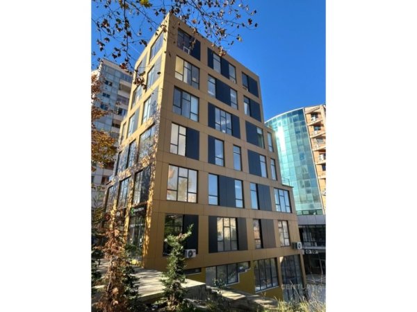 Tirane, jepet me qera dyqan Kati 0, 175 m² 3.000 € (Pallatet Usluga)