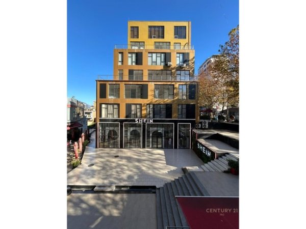 Tirane, jepet me qera dyqan Kati 0, 175 m² 3.000 € (Pallatet Usluga)