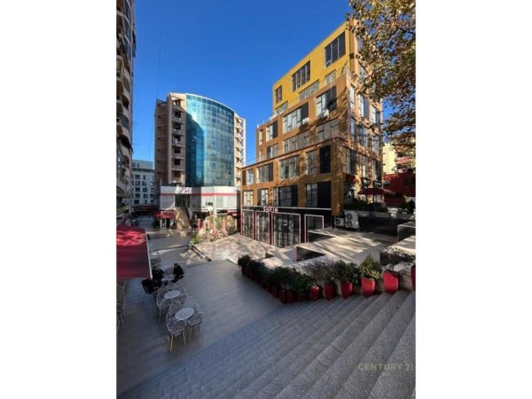 Tirane, jepet me qera dyqan Kati 0, 175 m² 3.000 € (Pallatet Usluga)