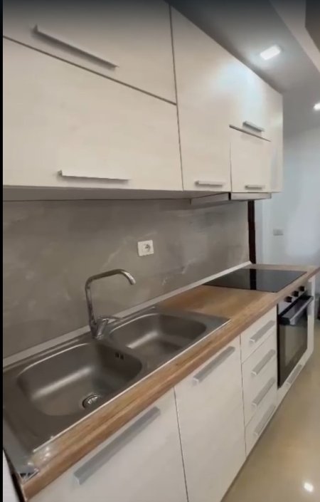Tirane, jepet me qera apartament 2+1+Aneks+Ballkon Kati 6, 75 m² 500 € (Kodra Diellit, Rruga Rrapo Hekali)