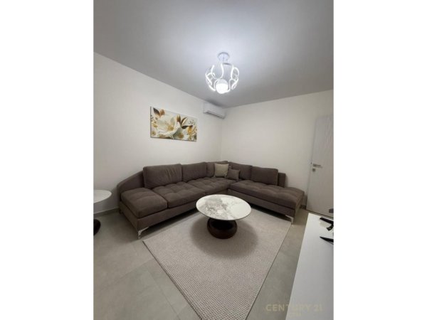 Tirane, jepet me qera apartament 2+1 Kati 2, 52 m² 700 € (Selvia)