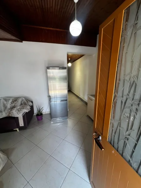 Tirane, jepet me qera apartament 2+1+Aneks+Ballkon Kati 3, 93 m² 400 € (Laprake , Ne krah te spitalit te Traumes)