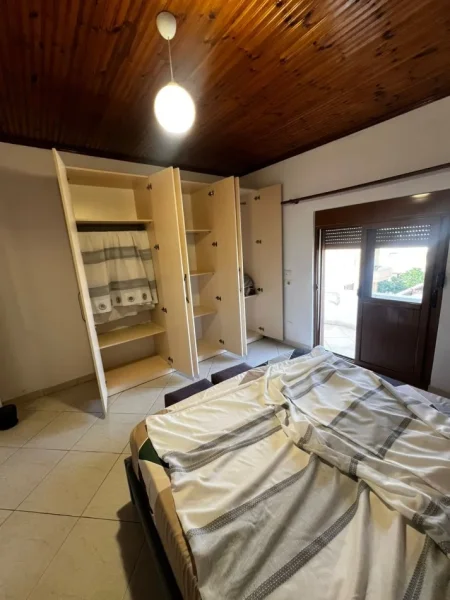 Tirane, jepet me qera apartament 2+1+Aneks+Ballkon Kati 3, 93 m² 400 € (Laprake , Ne krah te spitalit te Traumes)