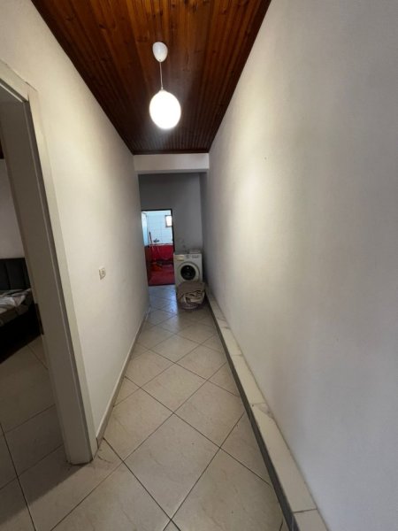 Tirane, jepet me qera apartament 2+1+Aneks+Ballkon Kati 3, 93 m² 400 € (Laprake , Ne krah te spitalit te Traumes)