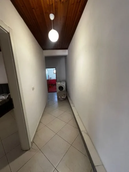 Tirane, jepet me qera apartament 2+1+Aneks+Ballkon Kati 3, 93 m² 400 € (Laprake , Ne krah te spitalit te Traumes)