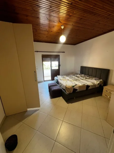 Tirane, jepet me qera apartament 2+1+Aneks+Ballkon Kati 3, 93 m² 400 € (Laprake , Ne krah te spitalit te Traumes)