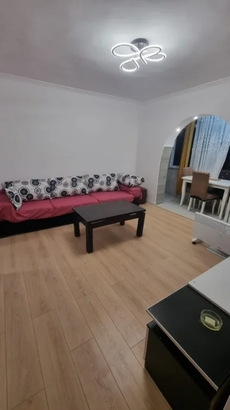 Jepet me Qira Apartament 2+1 I Mobiluar tek Kryqëzimi i Selitës,  500 €URO