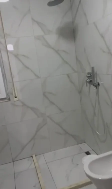 Tirane, jepet me qera apartament 1+1+Aneks+Ballkon Kati 4, 73 m² 450 € (Kompleksi IBN, Ish Fusha E Aviacionit)