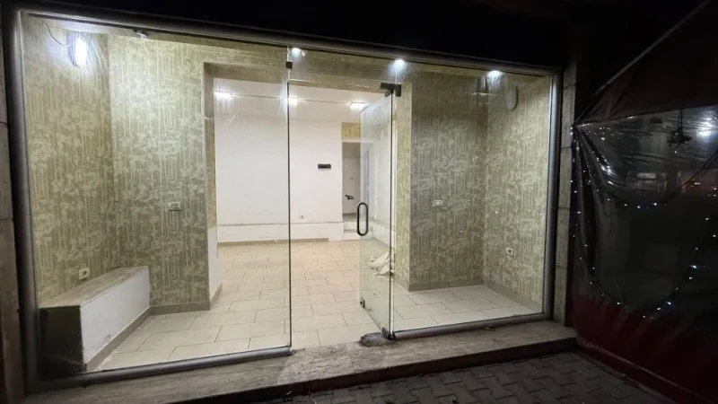 Tirane, jepet me qera ambjent biznesi Kati 0, 30 m² 400 € (RRUGA SIRI KODRA)