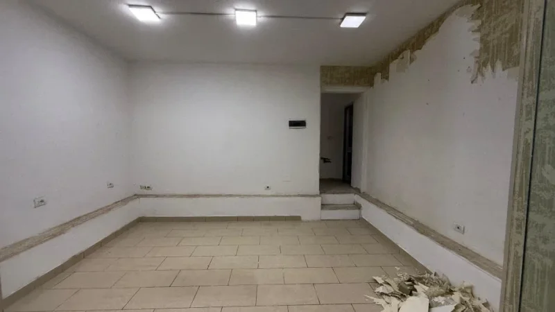 Tirane, jepet me qera ambjent biznesi Kati 0, 30 m² 400 € (RRUGA SIRI KODRA)