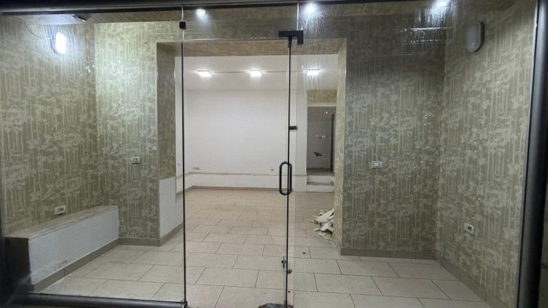 Tirane, jepet me qera ambjent biznesi Kati 0, 30 m² 400 € (RRUGA SIRI KODRA)