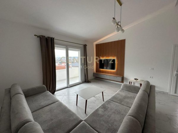 Tirane, jepet me qera Vile 2+1+Ballkon Kati 3, 114 m² 400 € (Rruga Halit Haxhija)