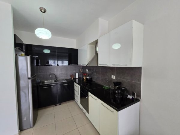 Tirane, jepet me qera apartament 2+1+Ballkon Kati 5, 90 m² 600 € (RRUGA FROSINA PLAKU,KOMPLEKSI MAGNET)