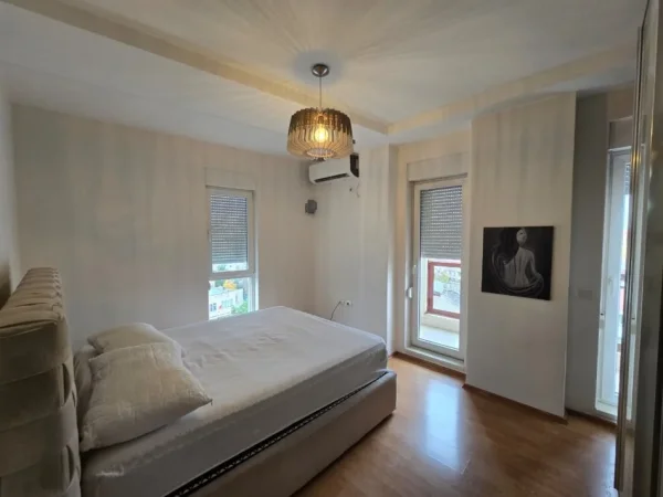 Tirane, jepet me qera apartament 2+1+Ballkon Kati 5, 90 m² 650 € (RRUGA FROSINA PLAKU,KOMPLEKSI MAGNET)