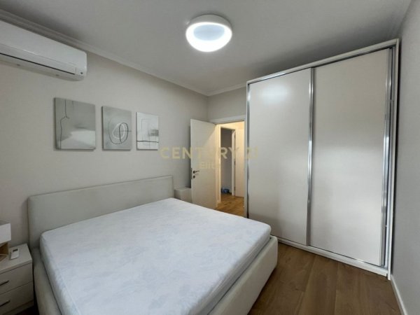 Tirane, jepet me qera apartament 1+1 Kati 3, 77 m² 1.100 € (Liqeni Tiranes)
