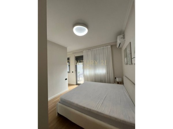 Tirane, jepet me qera apartament 1+1 Kati 3, 77 m² 1.100 € (Liqeni Tiranes)