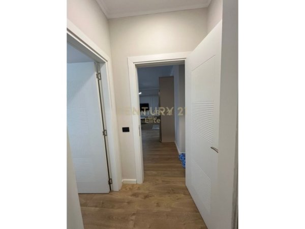 Tirane, jepet me qera apartament 1+1 Kati 3, 77 m² 1.100 € (Liqeni Tiranes)