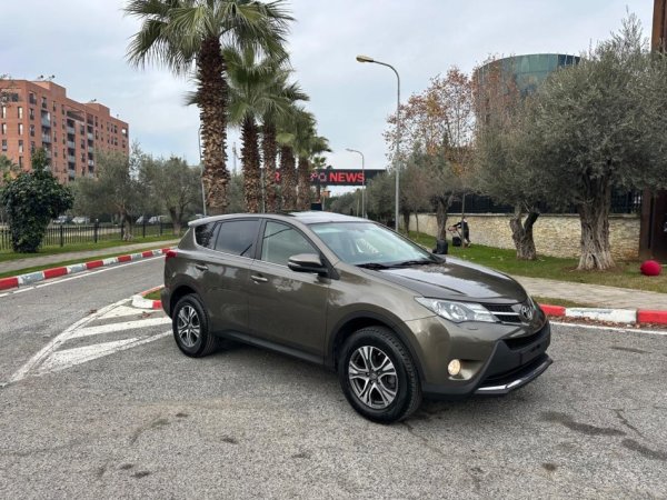Tirane, shes SUV TOYOTA RAV 4 2.2 Nafte, gri e erret automatik Klima 186.000 km