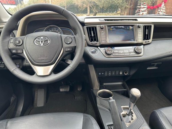 Tirane, shes SUV TOYOTA RAV 4 2.2 Nafte, gri e erret automatik Klima 186.000 km