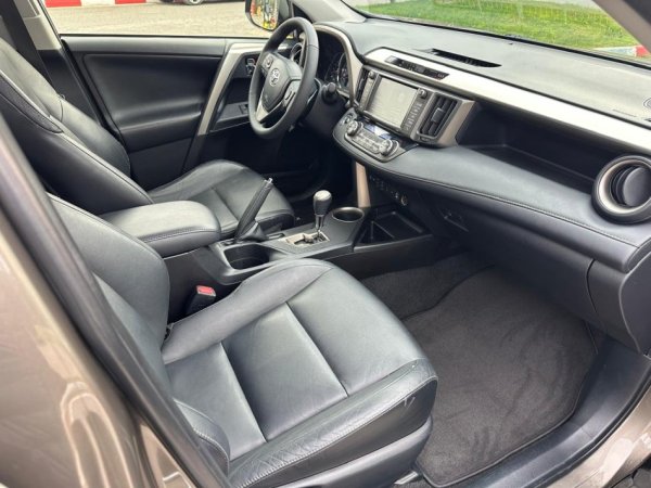 Tirane, shes SUV TOYOTA RAV 4 2.2 Nafte, gri e erret automatik Klima 186.000 km
