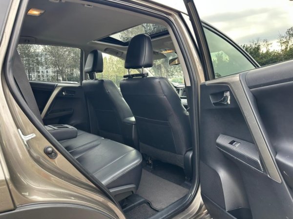 Tirane, shes SUV TOYOTA RAV 4 2.2 Nafte, gri e erret automatik Klima 186.000 km