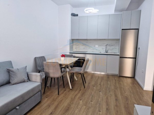 Tirane, jepet me qera apartament 1+1+Ballkon Kati 7, 60 m² 450 € (Kompleksi Kaimi)