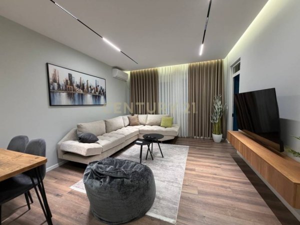 Tirane, jepet me qera apartament 1+1 Kati 5, 75 m² 550 € (Rruga Mikel Maruli)