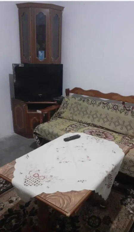 Tirane, jepet me qera Vile 1+1 Kati 1, 55 m² (Fundi Rruges Jordan Misja)