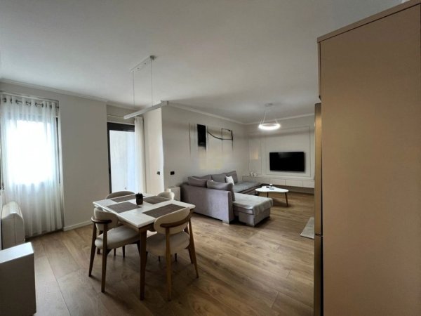 Tirane, jepet me qera apartament 1+1 Kati 2, 77 m² 1.100 € (Rruga e kosovareve)