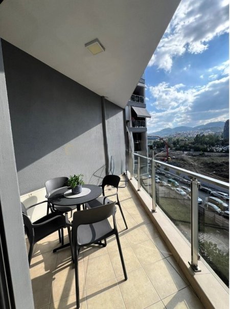 Tirane, jepet me qera apartament 1+1 Kati 2, 77 m² 1.100 € (Rruga e kosovareve)