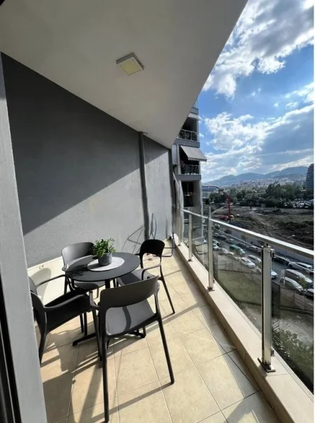 Tirane, jepet me qera apartament 1+1 Kati 2, 77 m² 1.100 € (Rruga e kosovareve)