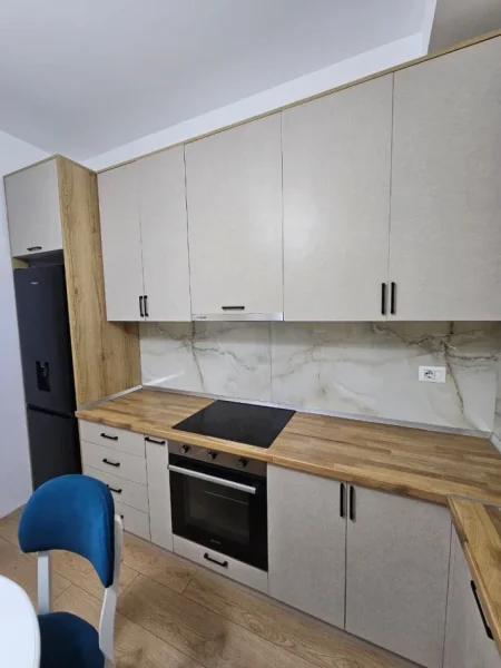 Tirane, jepet me qera apartament 1+1 Kati 9, 72 m² 500 € (YZBERISHT)