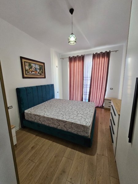 Tirane, jepet me qera apartament 1+1 Kati 9, 72 m² 500 € (YZBERISHT)