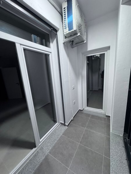 Tirane, jepet me qera apartament 1+1+Ballkon Kati 7, 70 m² 400 € (Rruga 5 maji)